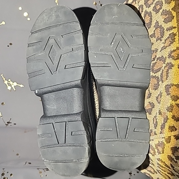 Size 8 thick sole leopard print calf hair slip ons - Picture 4 of 4